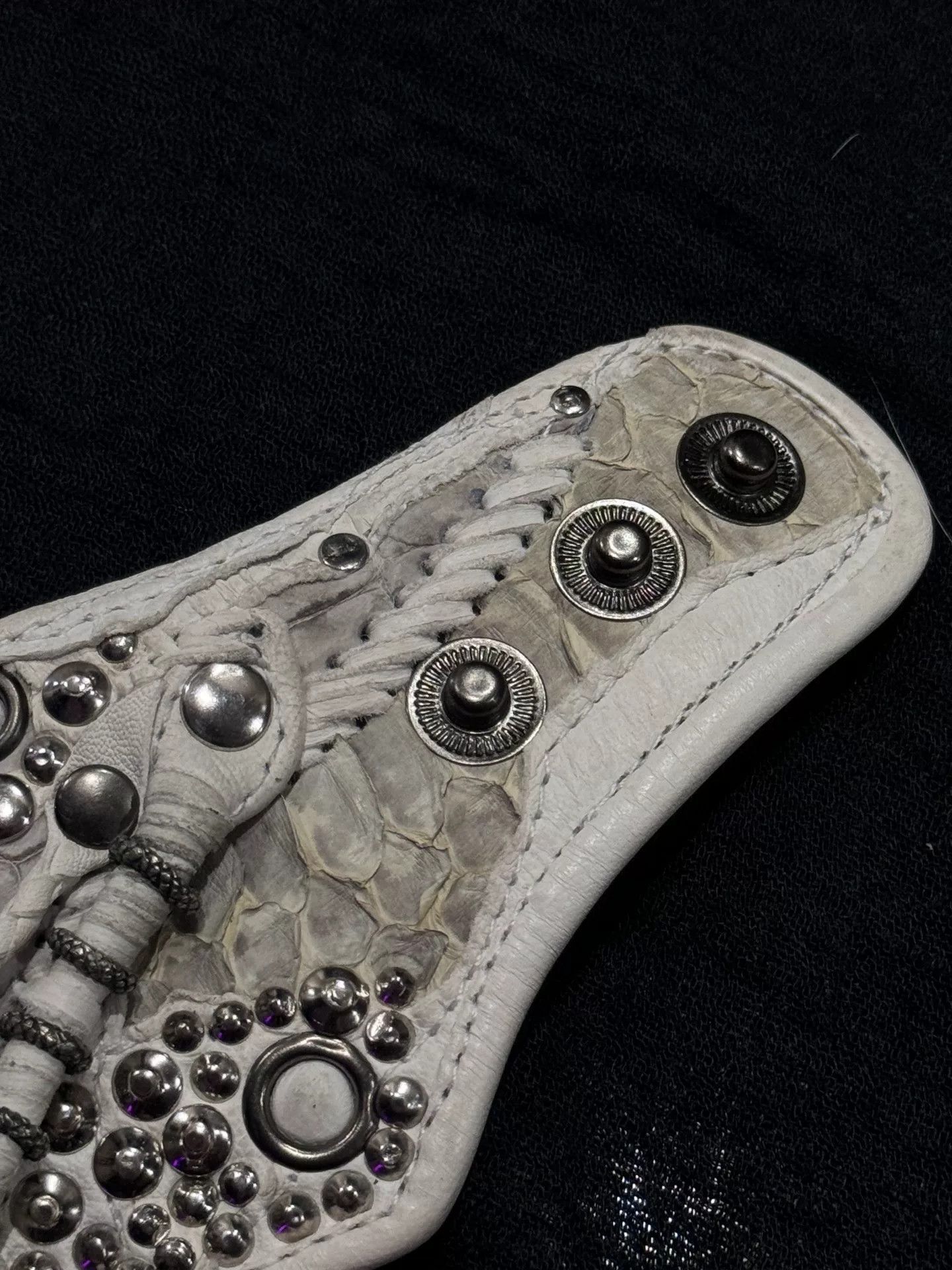 Comme des Garcons unique punk leather bracelet with skull detail Size ONE SIZE - 6 Thumbnail