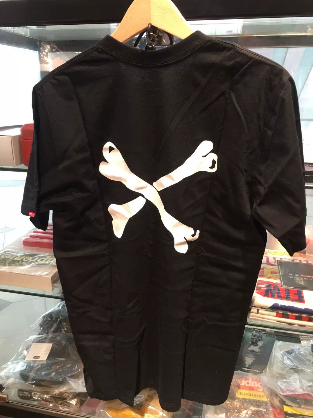 Wtaps wtaps cross bone t-shirt in black Size US M / EU 48-50 / 2 - 3 Thumbnail
