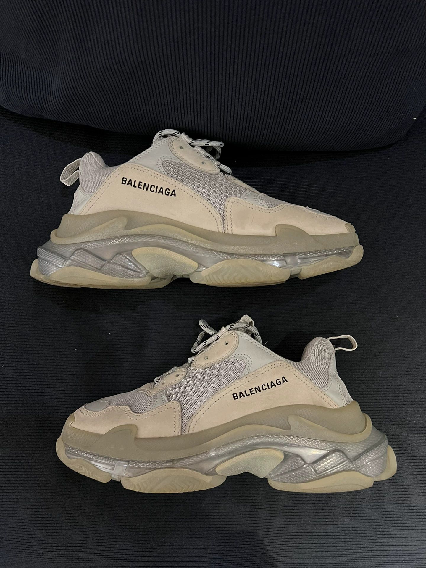 Balenciaga balenciaga triple s gray and white sneakers Size US 9 / EU 42 - 5 Thumbnail
