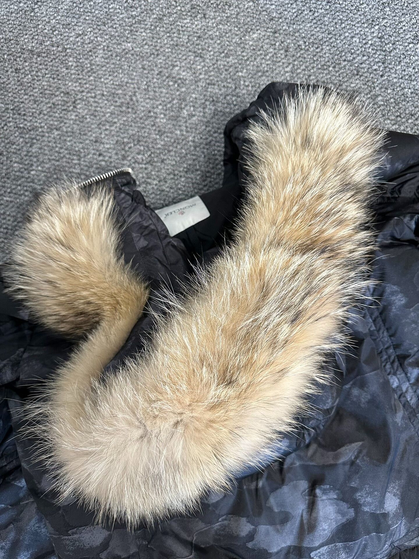 Moncler moncler down jacket with fur hood Size US M / EU 48-50 / 2 - 7 Thumbnail