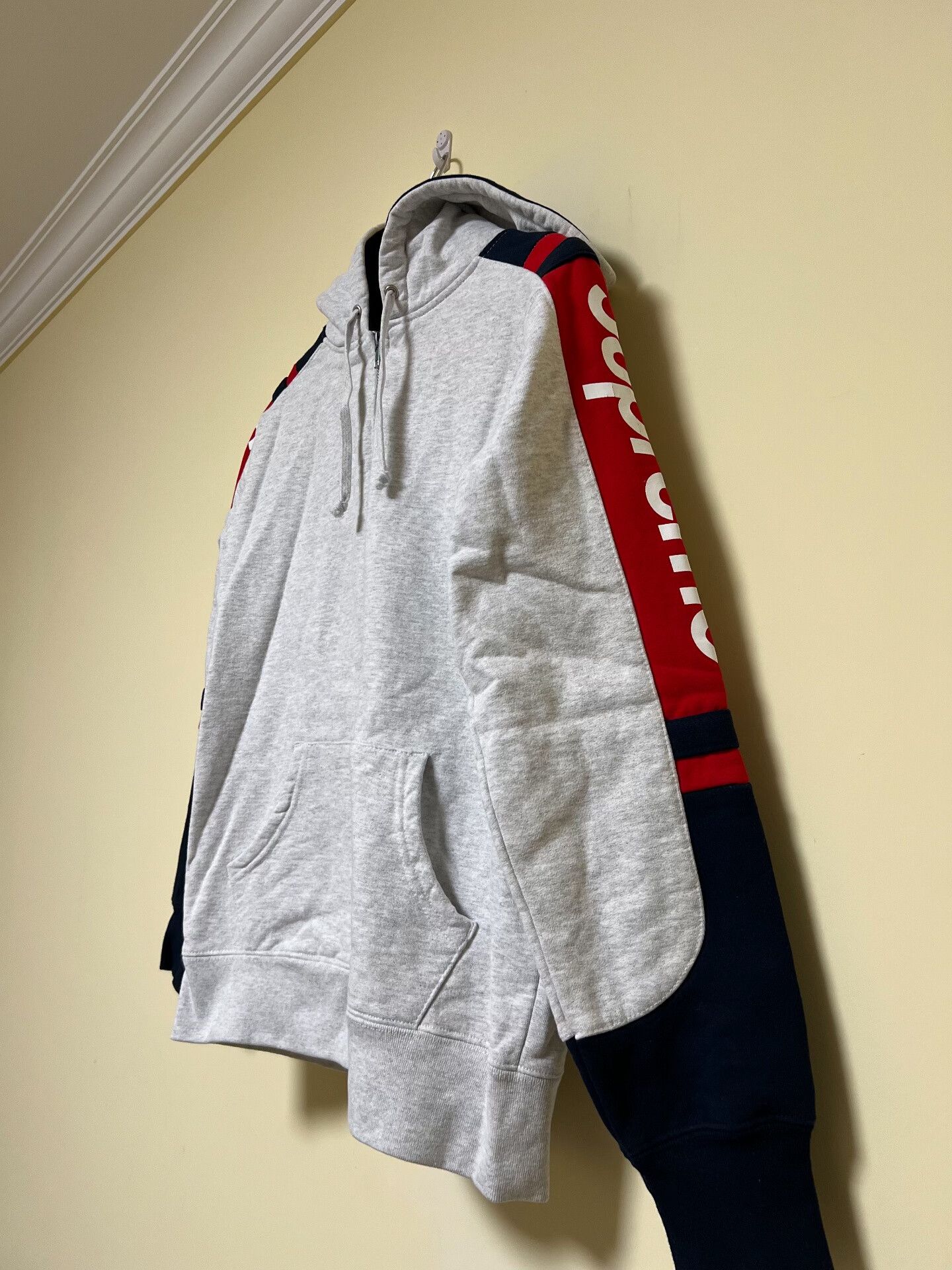 Supreme Supreme Gray Zip-Up Hoodie Sweatshirt Size US S / EU 44-46 / 1 - 2 Thumbnail