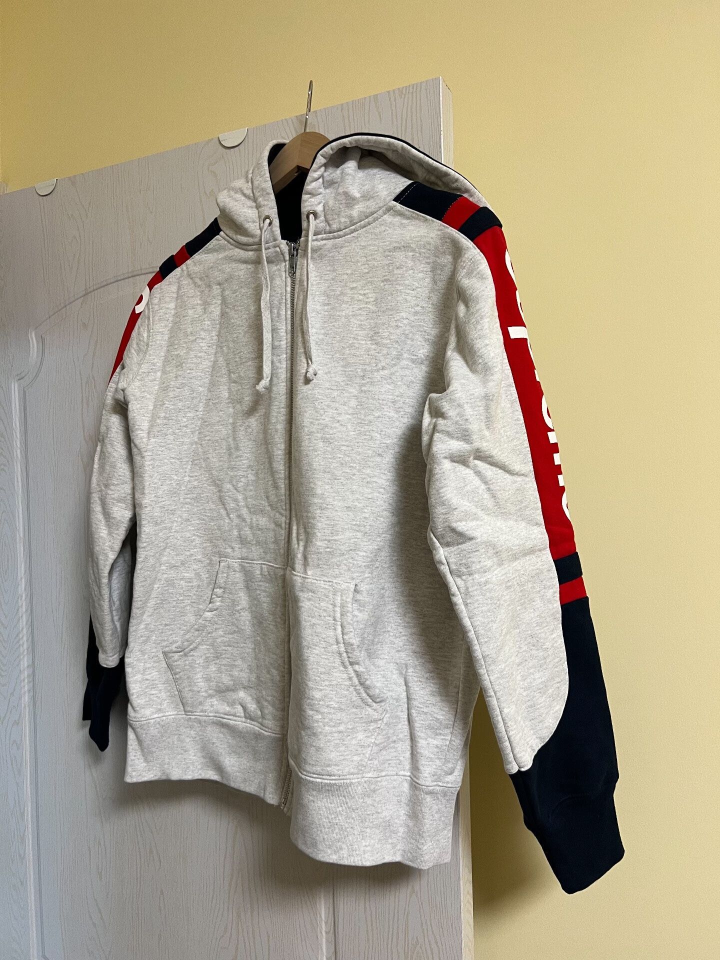 Supreme Supreme Gray Zip-Up Hoodie Sweatshirt Size US S / EU 44-46 / 1 - 3 Thumbnail