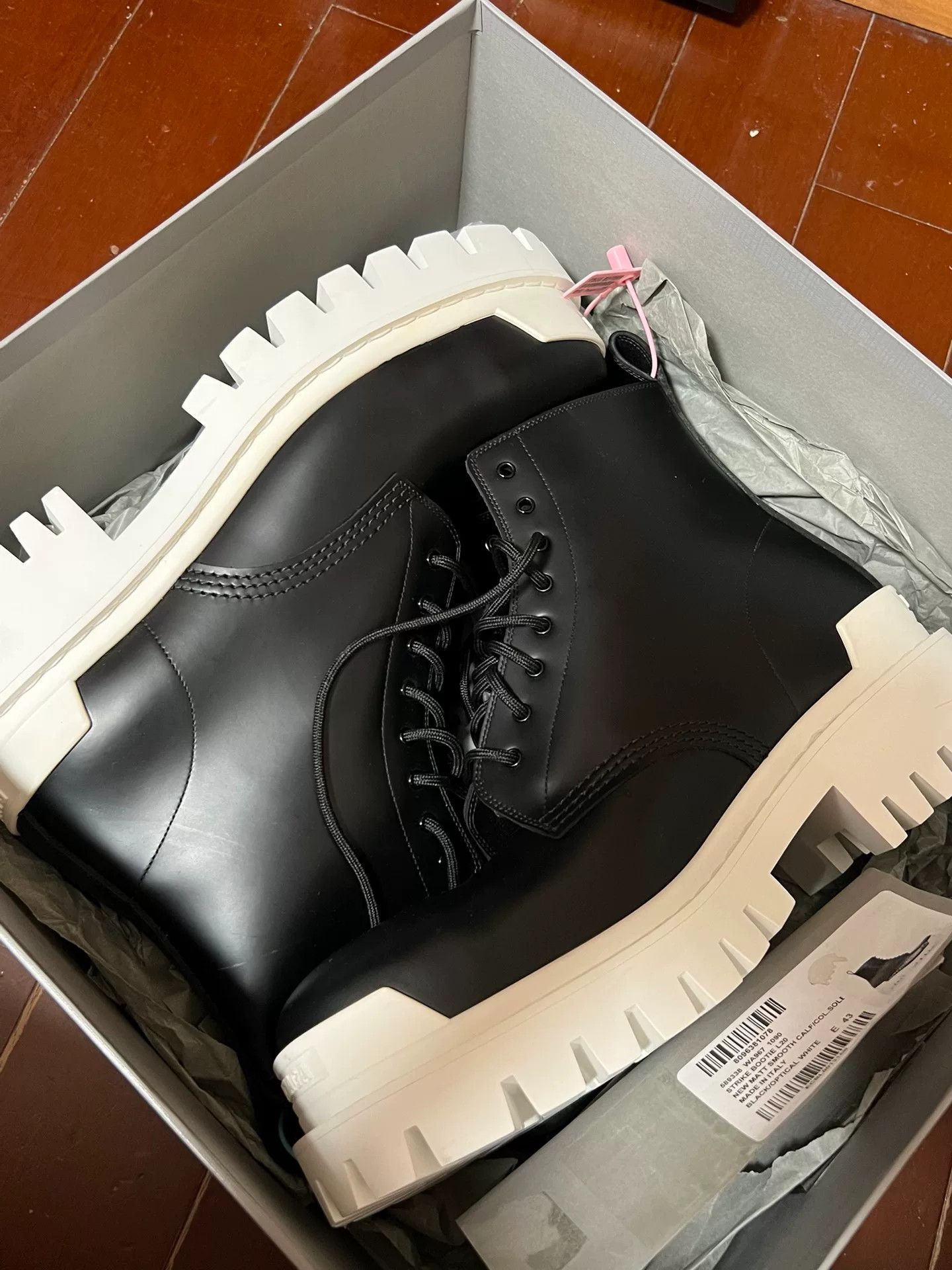 Balenciaga Balenciaga High-Top Black and White Boots Size US 8 / EU 41 - 2 Thumbnail