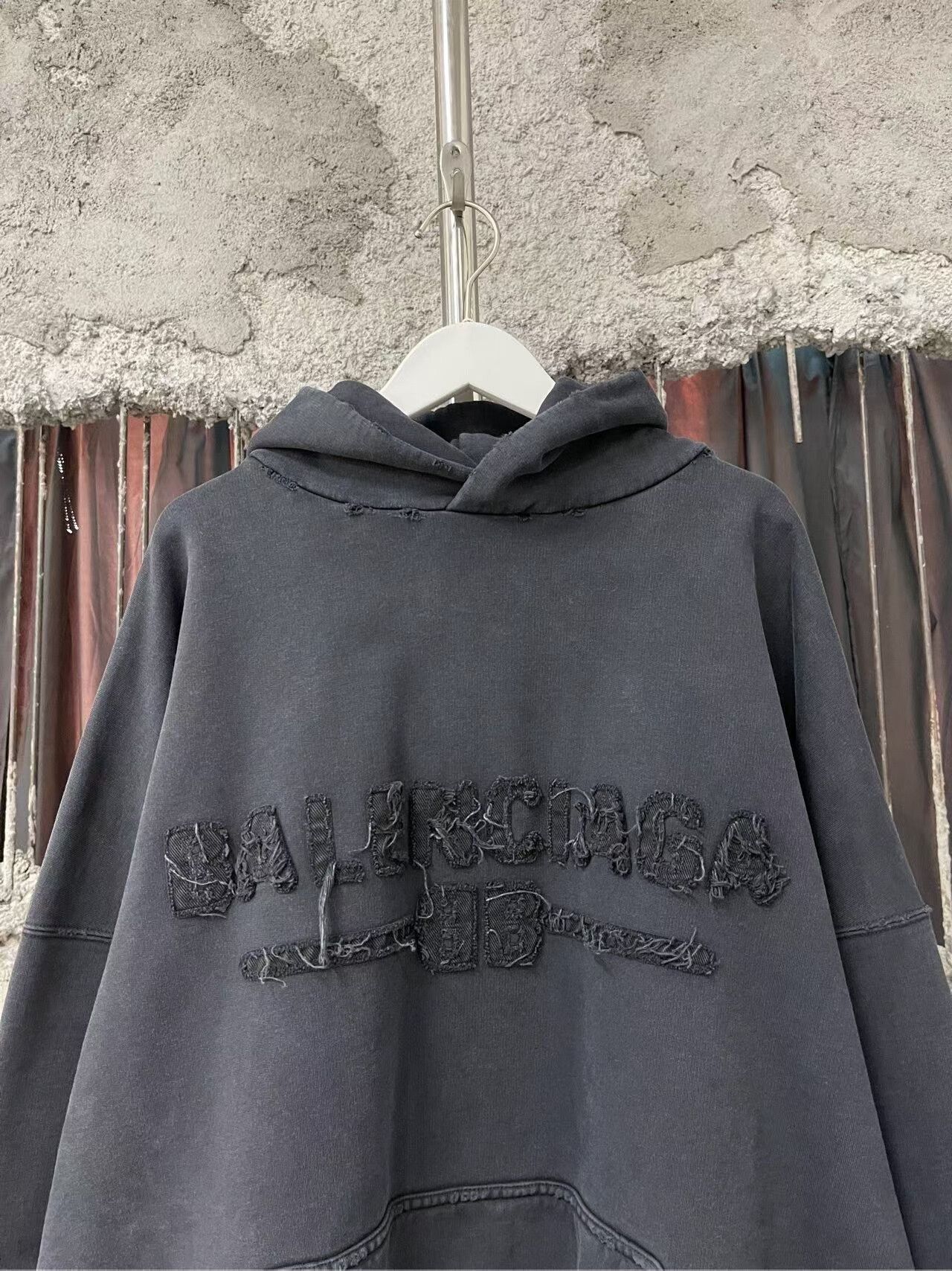 Balenciaga balenciaga oversized hoodie in dark color Size US S / EU 44-46 / 1 - 3 Thumbnail