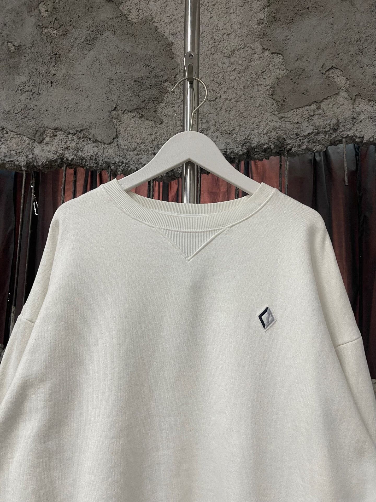 Dior dior white sweatshirt size medium brand new Size US M / EU 48-50 / 2 - 3 Thumbnail