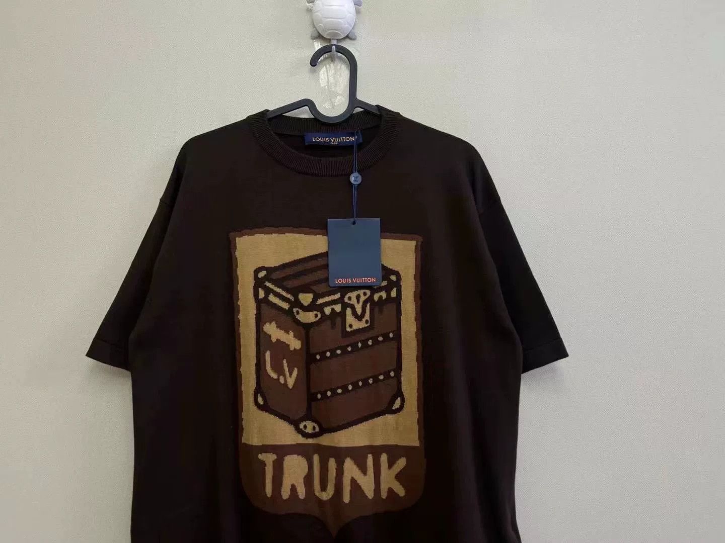 Louis Vuitton louis vuitton brown trunk graphic t-shirt Size US S / EU 44-46 / 1 - 2 Thumbnail