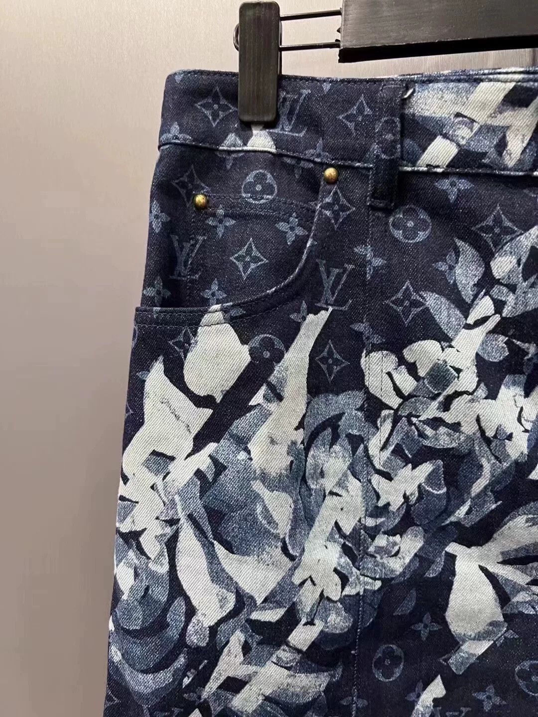 Louis Vuitton lv louis vuitton logo denim pants size 33 Size US 33 - 3 Thumbnail