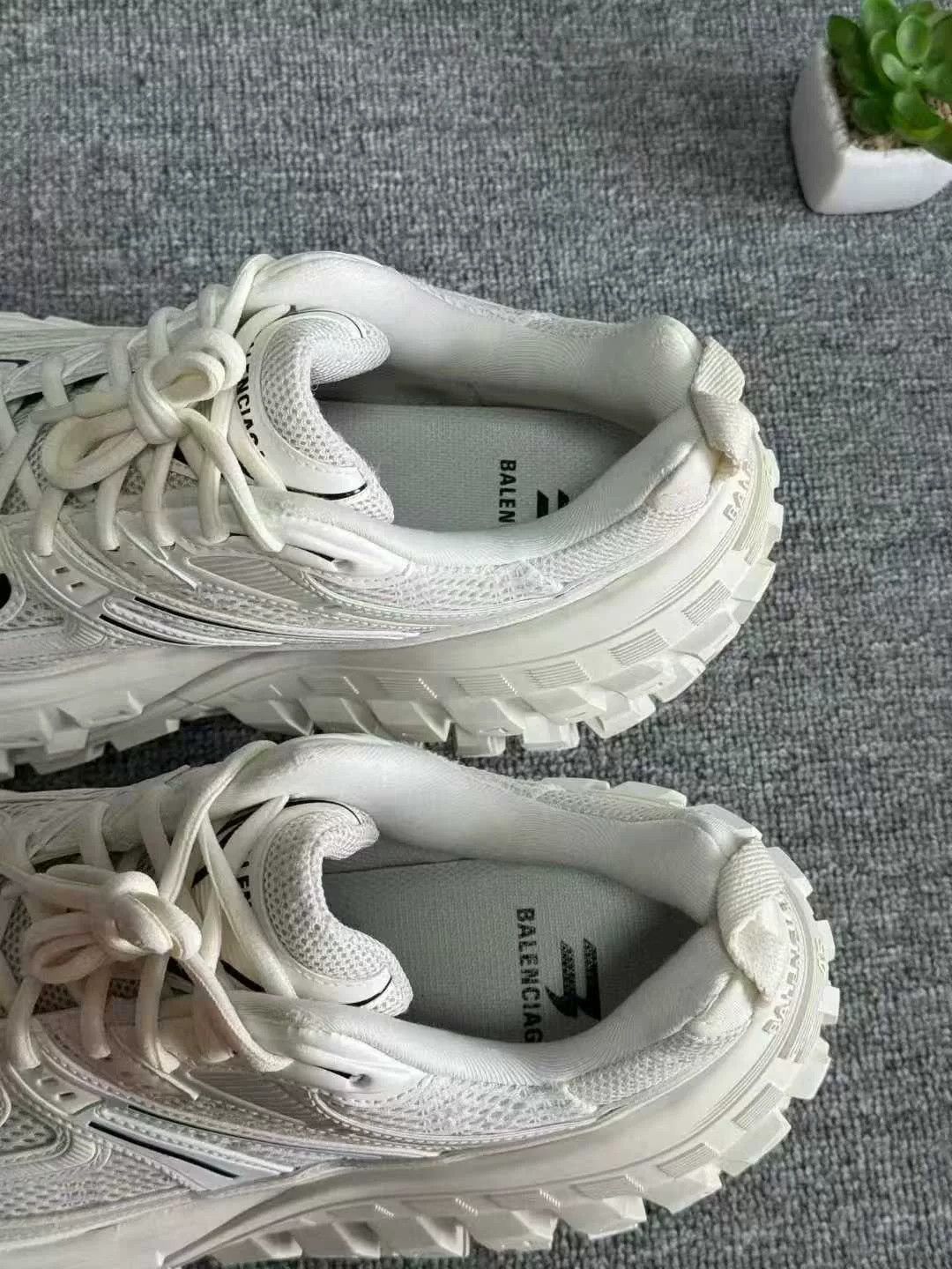 Balenciaga balenciaga double logo tire sneakers size 45 Size US 11 / EU 44 - 4 Thumbnail