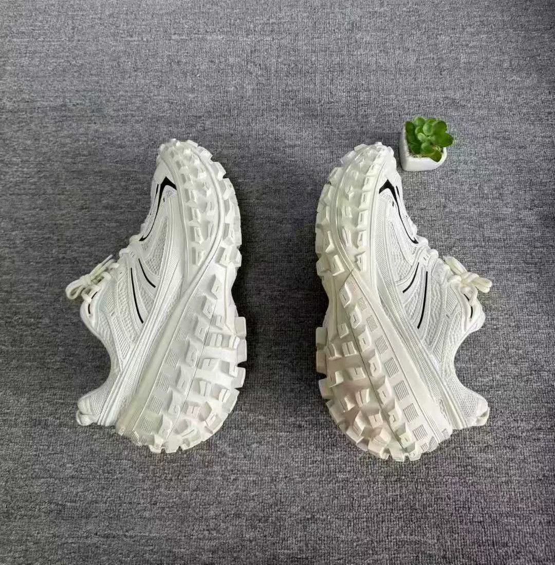 Balenciaga balenciaga double logo tire sneakers size 45 Size US 11 / EU 44 - 3 Thumbnail