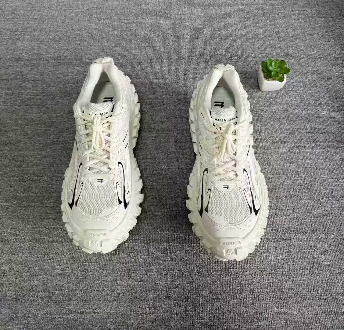 Balenciaga balenciaga double logo tire sneakers size 45 Size US 11 / EU 44 - 5 Thumbnail