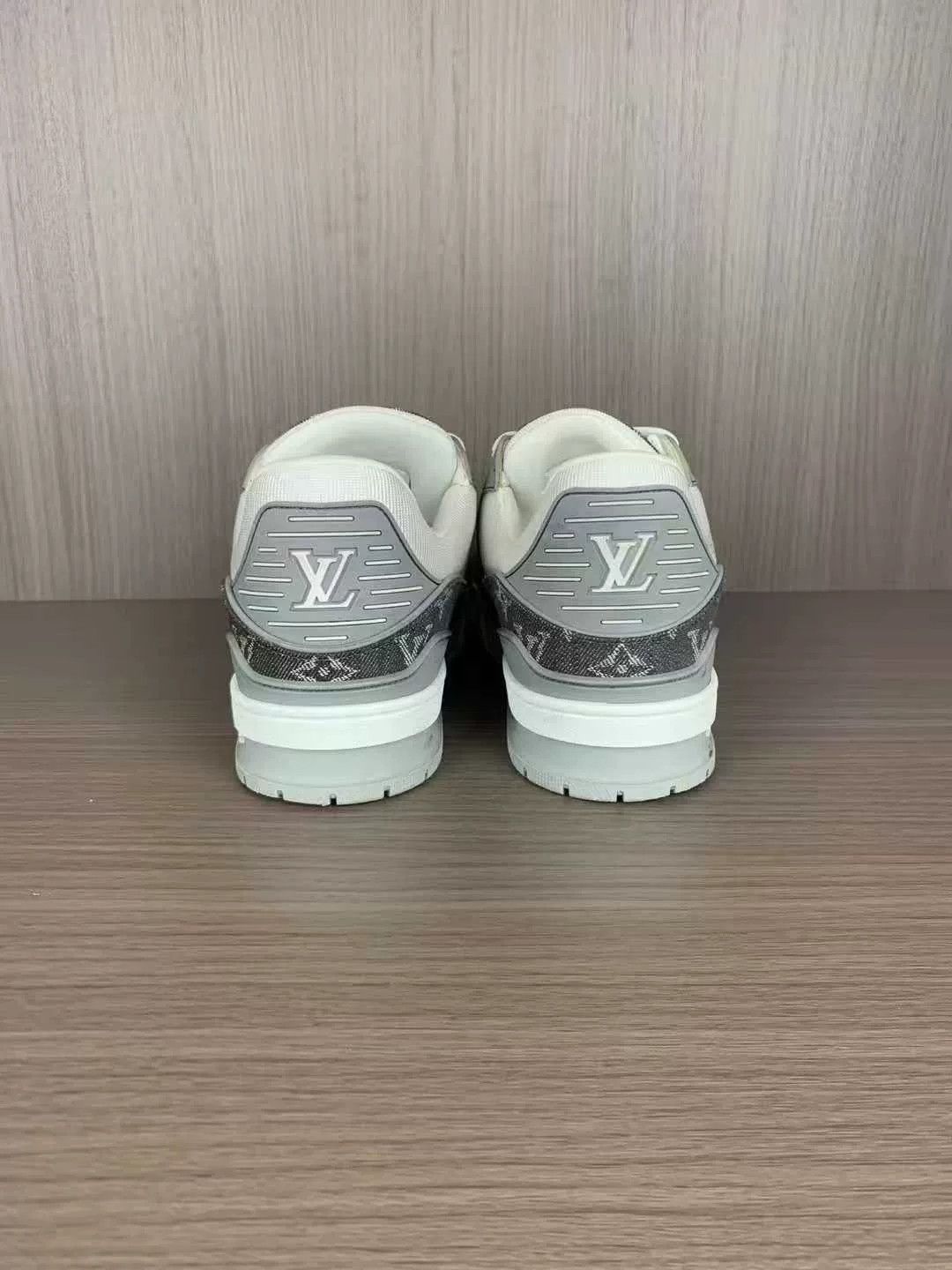 Louis Vuitton louis vuitton trainer low-top in white gray Size US 7 / EU 40 - 4 Thumbnail
