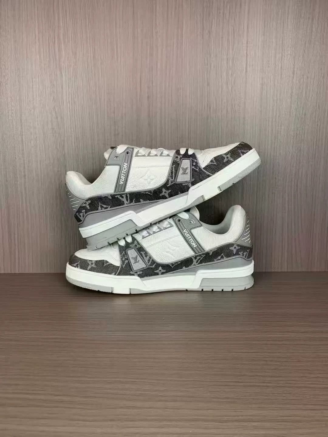 Louis Vuitton louis vuitton trainer low-top in white gray Size US 7 / EU 40 - 6 Thumbnail