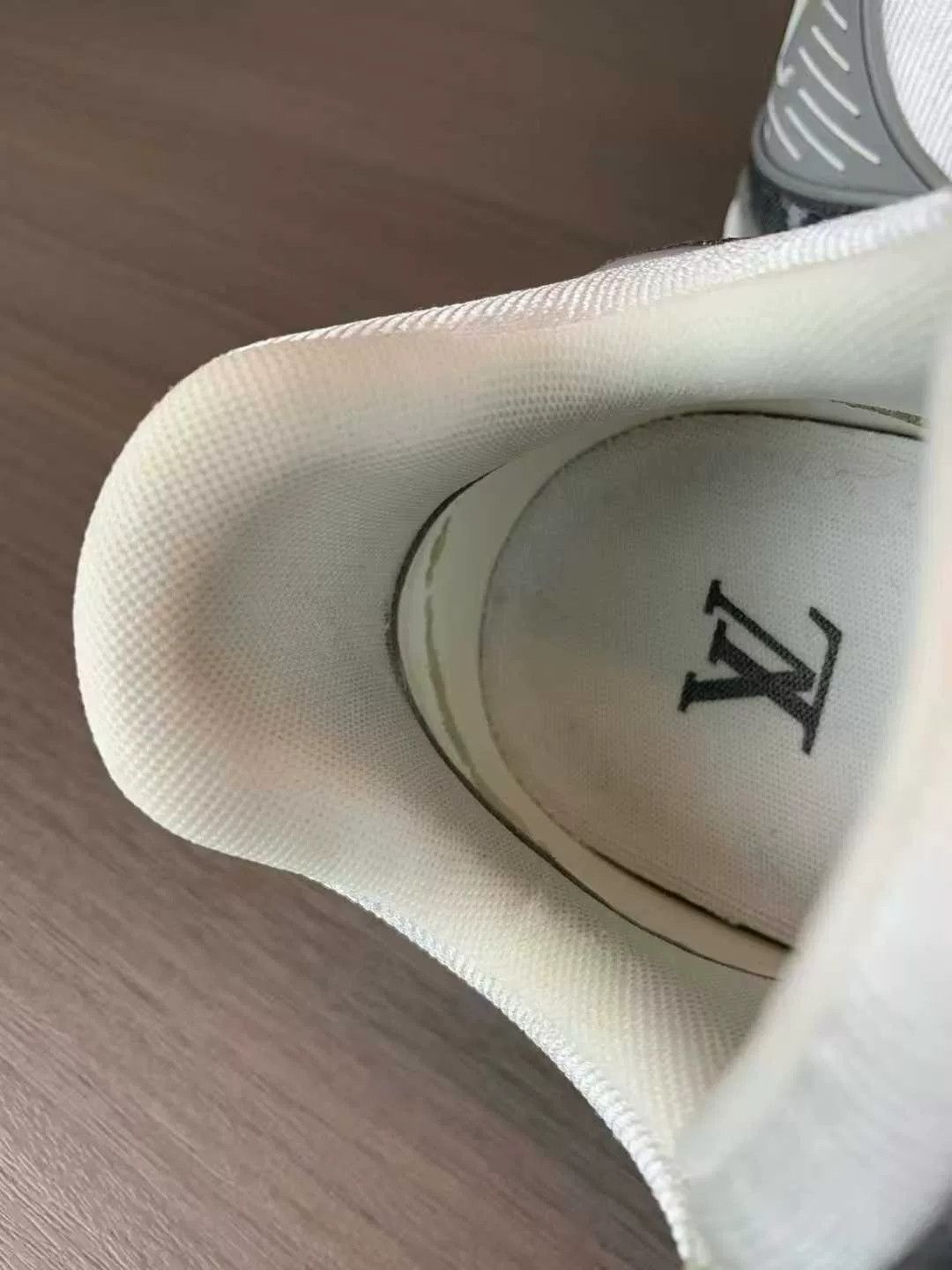 Louis Vuitton louis vuitton trainer low-top in white gray Size US 7 / EU 40 - 8 Thumbnail