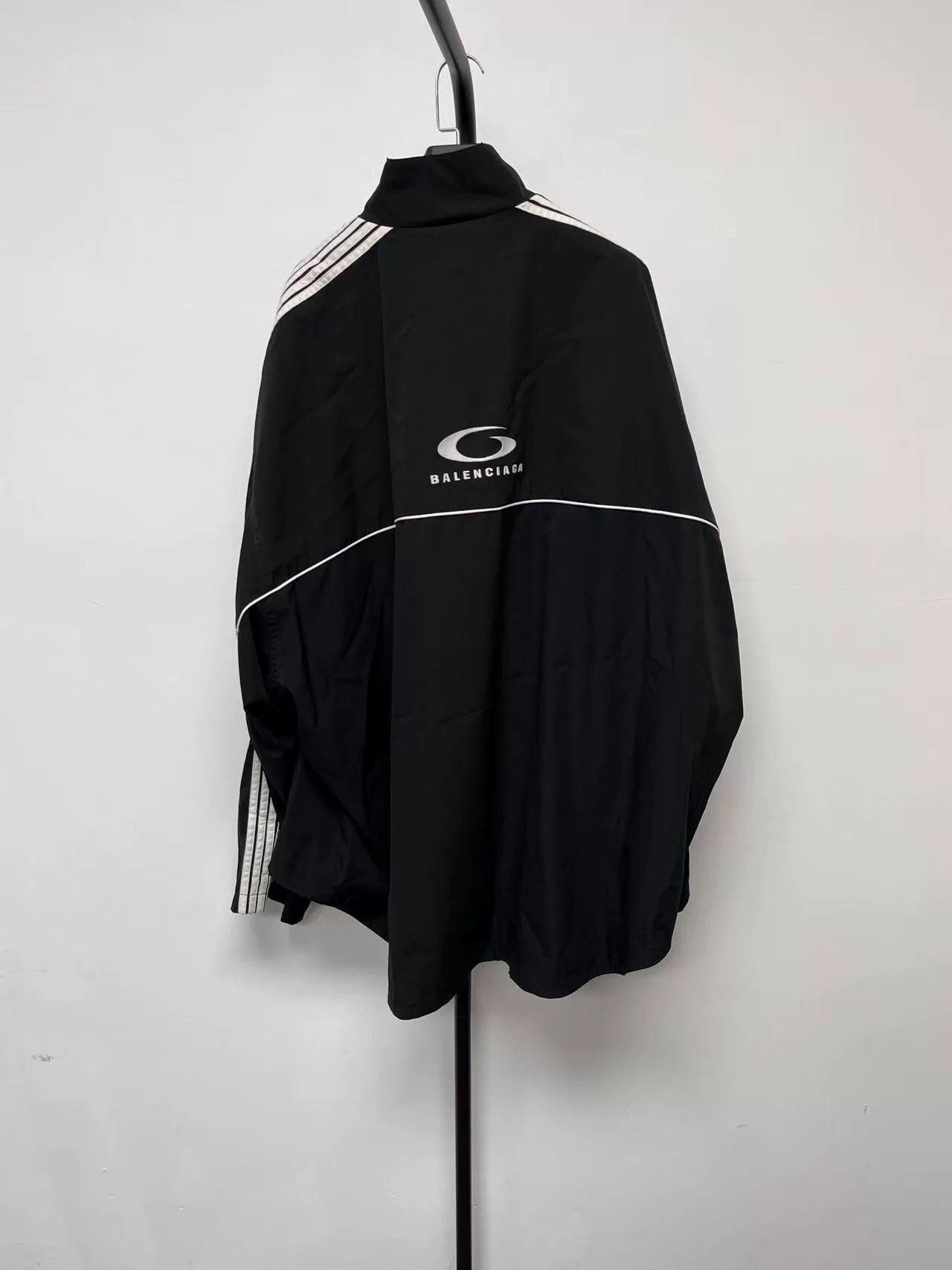 Balenciaga balenciaga black tracksuit jacket for men Size US L / EU 52-54 / 3 - 2 Thumbnail