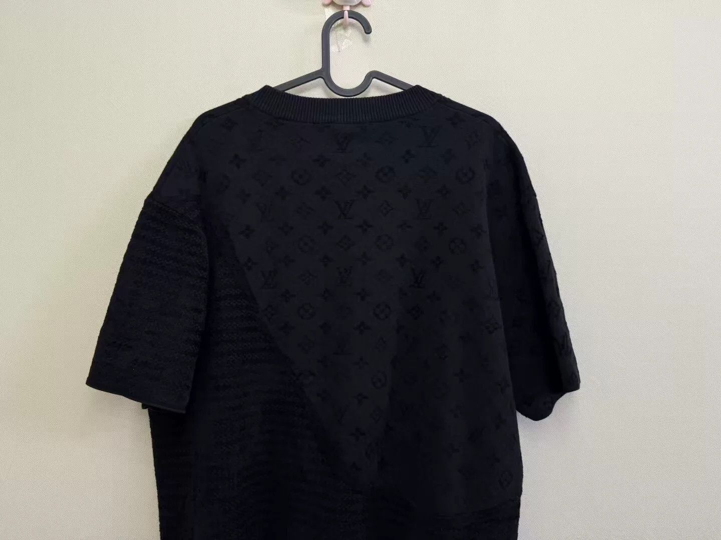 Louis Vuitton louis vuitton black logo short sleeve top Size US XL / EU 56 / 4 - 5 Thumbnail