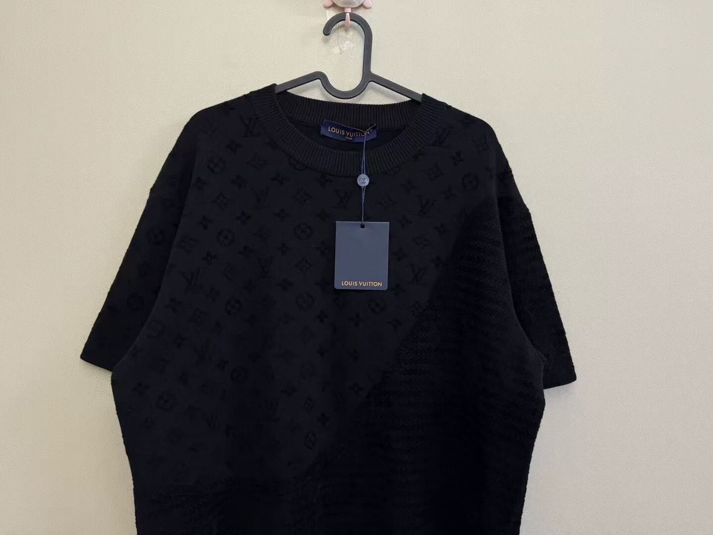 Louis Vuitton louis vuitton black logo short sleeve top Size US XL / EU 56 / 4 - 2 Thumbnail