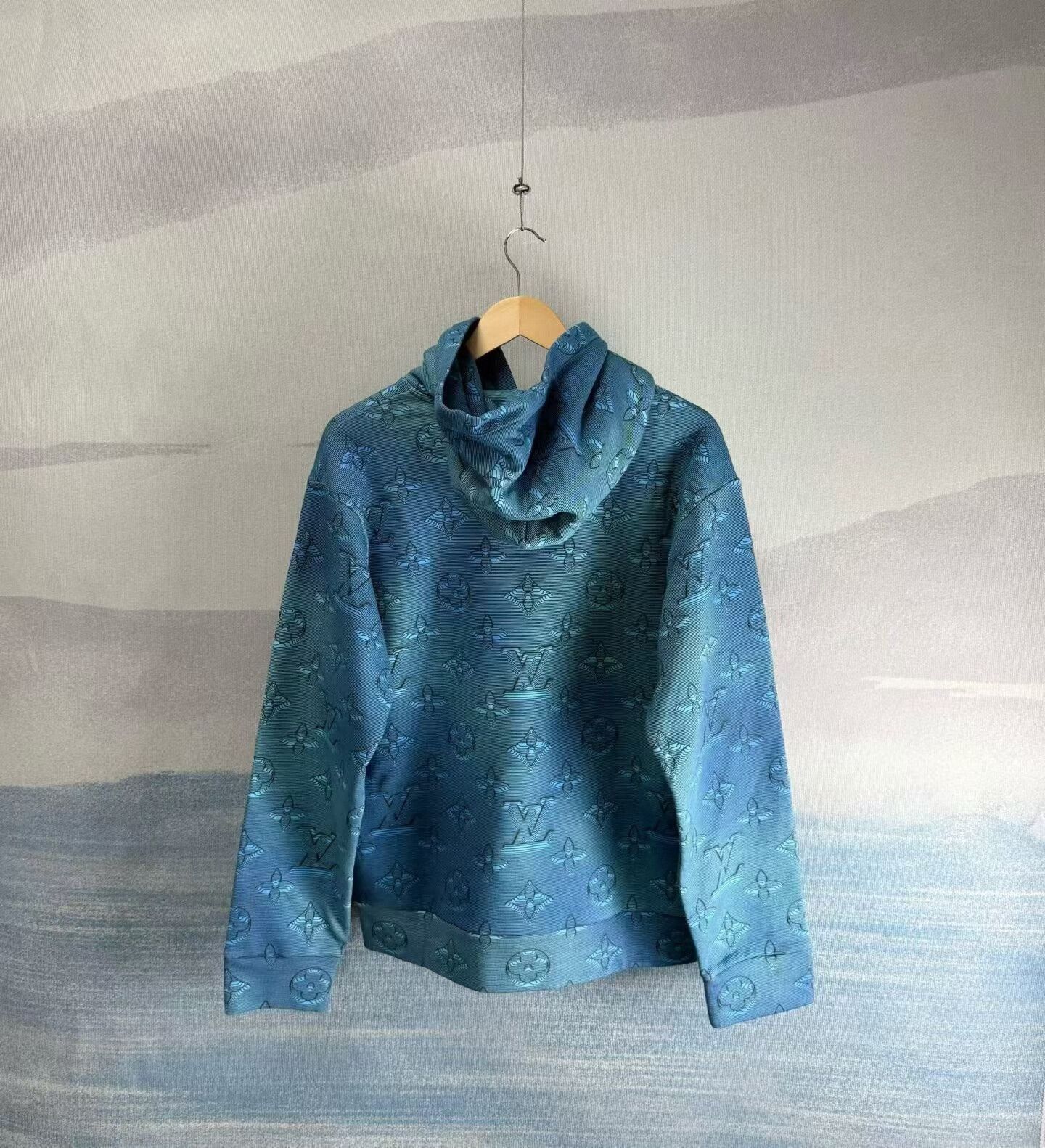 Louis Vuitton louis vuitton blue logo printed hoodie Size US M / EU 48-50 / 2 - 3 Thumbnail