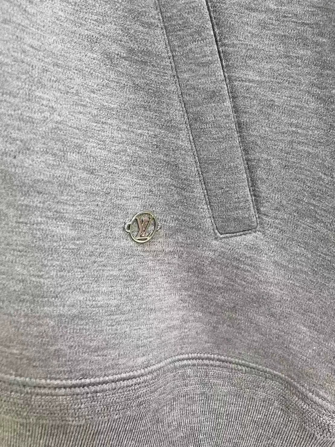 Louis Vuitton louis vuitton gray zip-up hoodie with logo Size US L / EU 52-54 / 3 - 4 Thumbnail