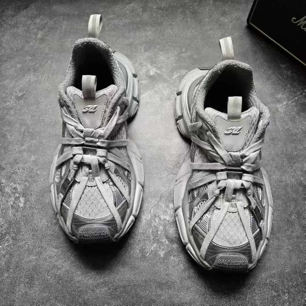 Balenciaga balenciaga 3xl gray sneaker with metal buckle Size US 9 / EU 42 - 2 Thumbnail