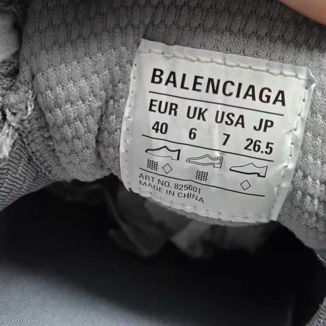 Balenciaga balenciaga 3xl gray sneaker with metal buckle Size US 9 / EU 42 - 5 Thumbnail