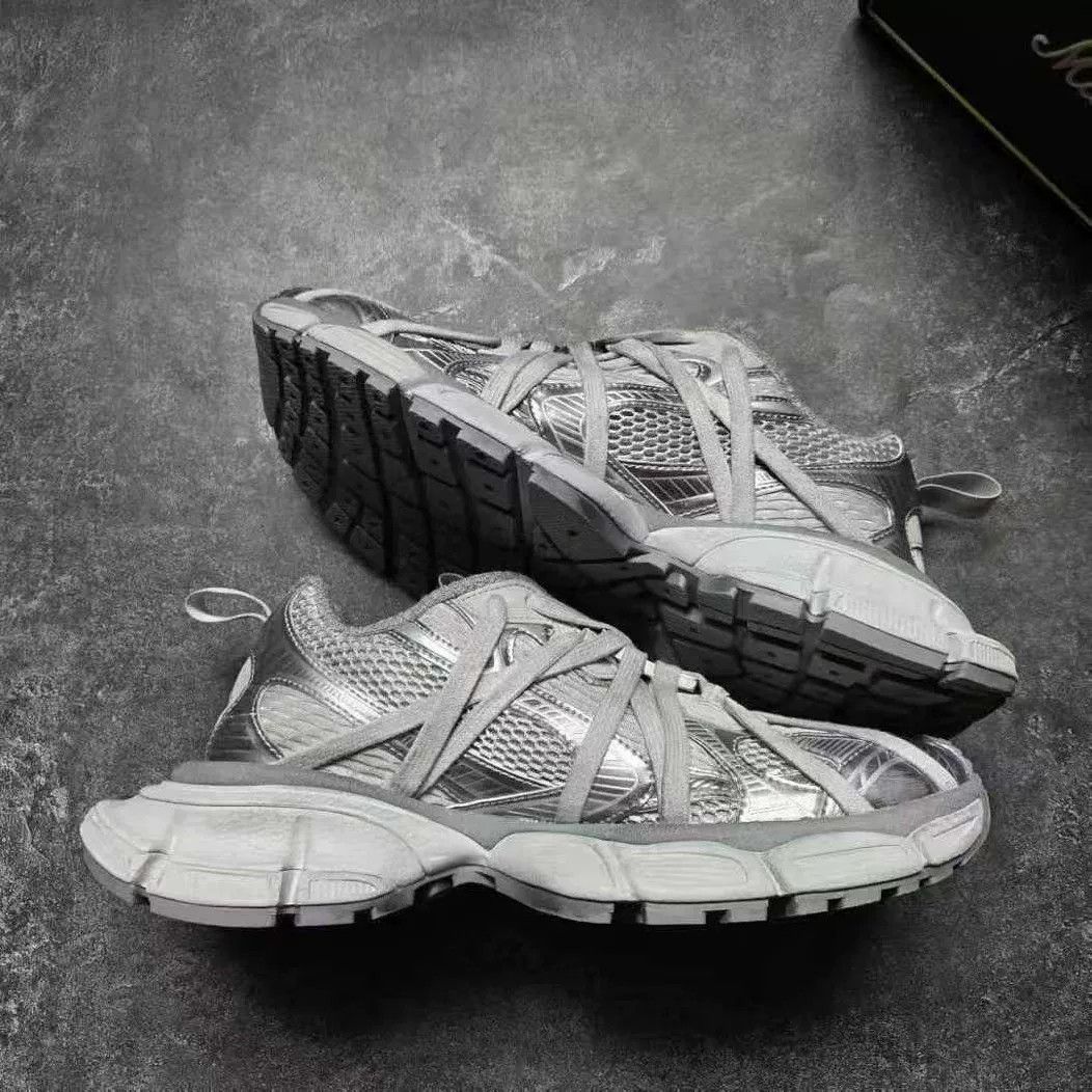 Balenciaga balenciaga 3xl gray sneaker with metal buckle Size US 9 / EU 42 - 9 Thumbnail