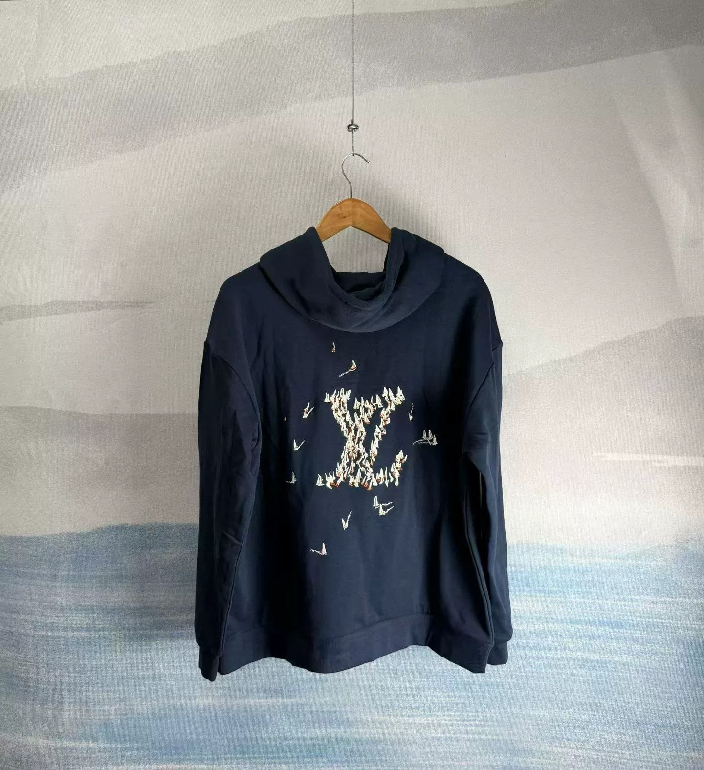 Louis Vuitton Louis Vuitton Navy Printed Hoodie Size L Size US L / EU 52-54 / 3 - 3 Thumbnail