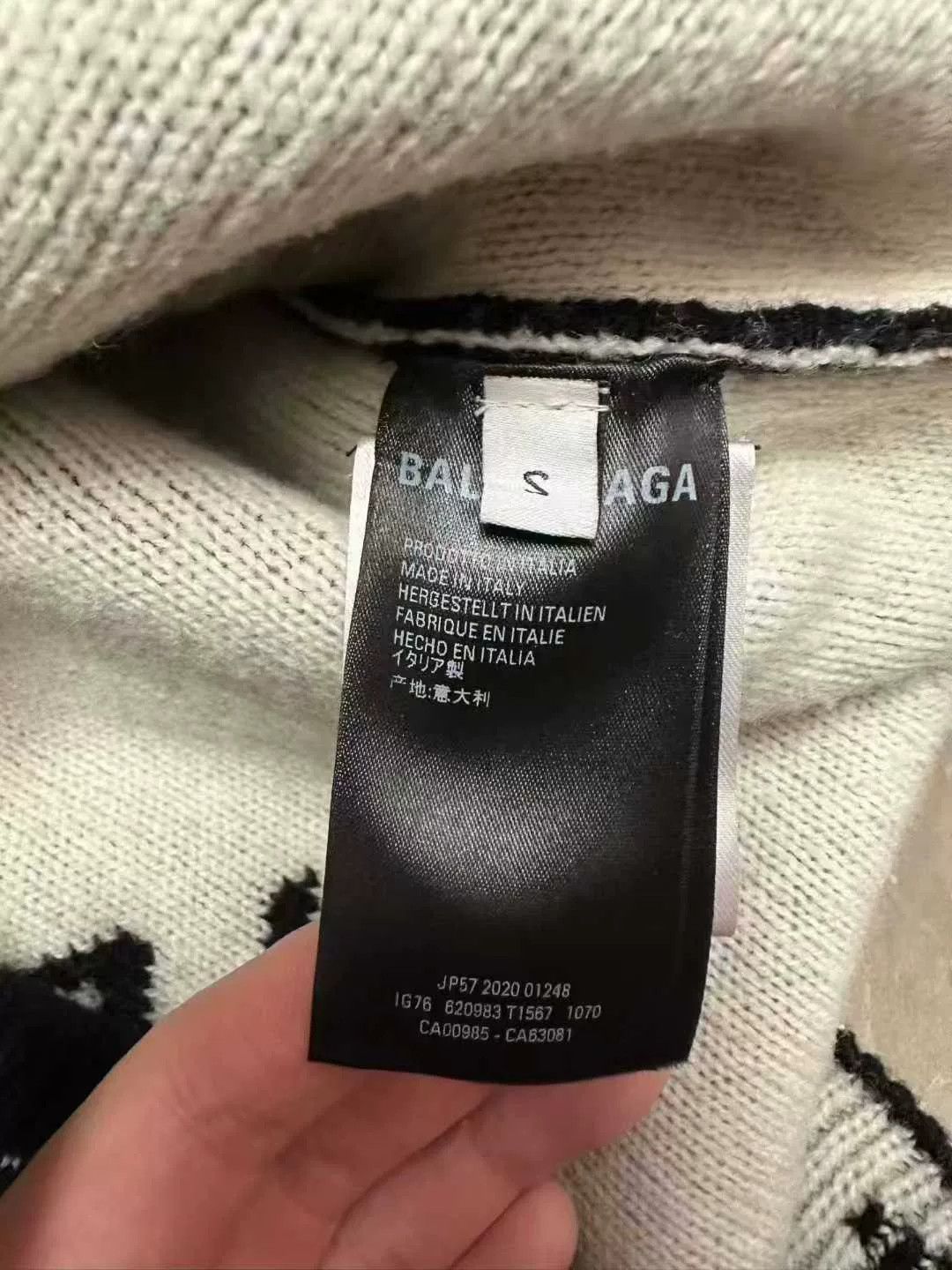 Balenciaga balenciaga black and white logo sweater Size US S / EU 44-46 / 1 - 3 Thumbnail