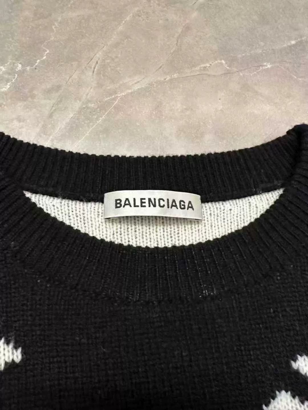 Balenciaga balenciaga black and white logo sweater Size US S / EU 44-46 / 1 - 2 Thumbnail