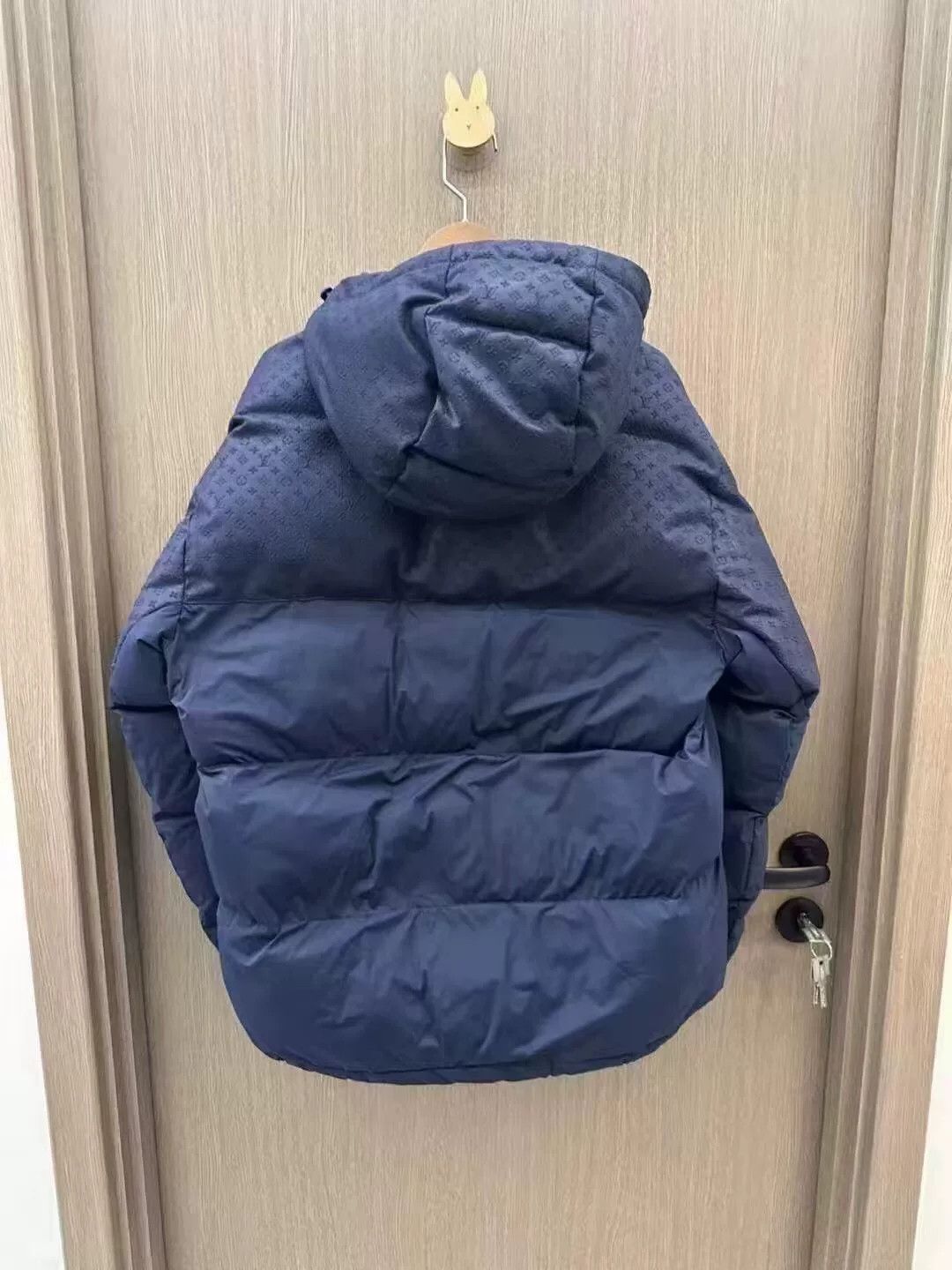 Louis Vuitton louis vuitton new logo down jacket 24fw Size US M / EU 48-50 / 2 - 3 Thumbnail