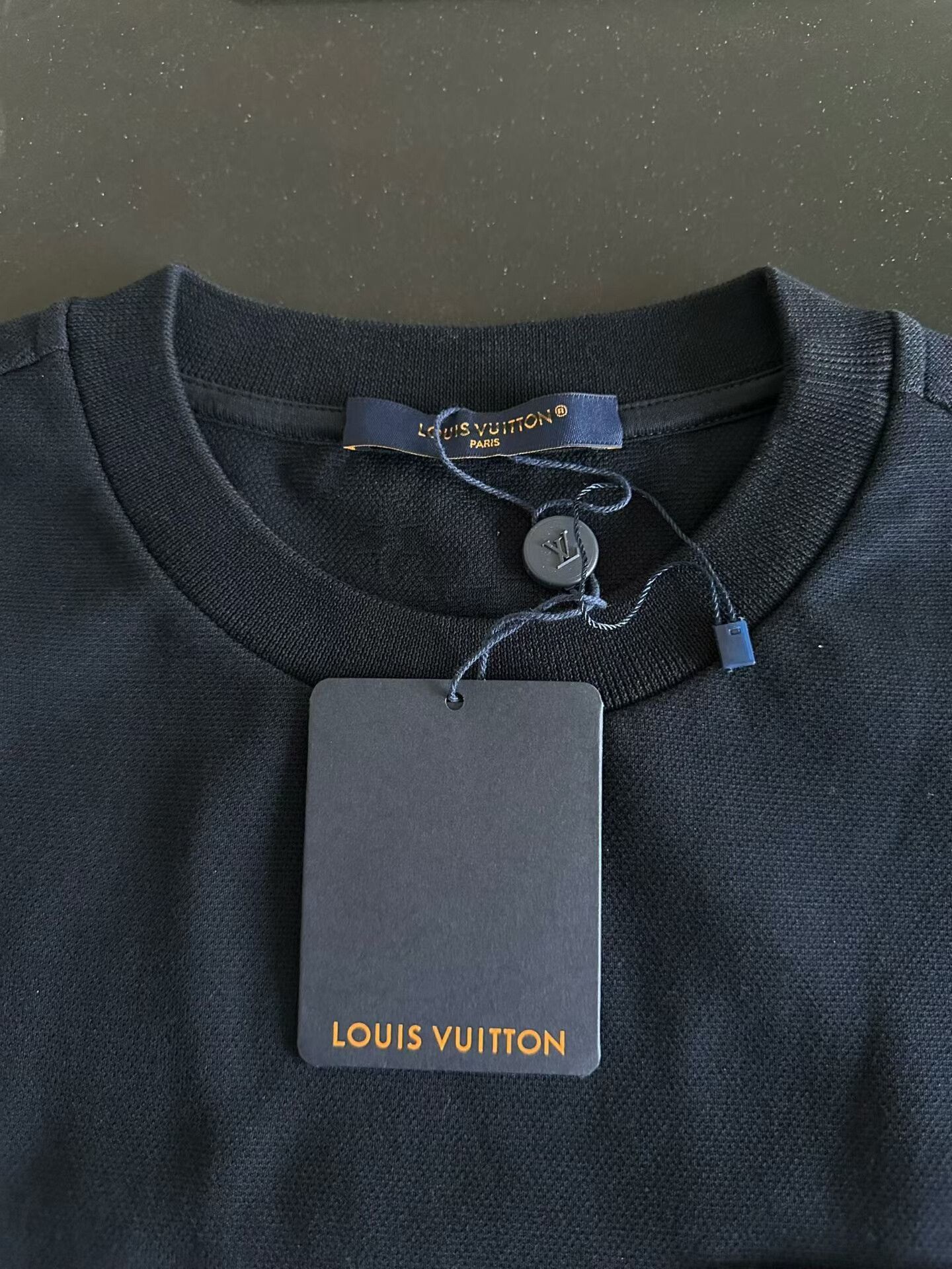 Louis Vuitton louis vuitton dark pattern short sleeve shirt Size US M / EU 48-50 / 2 - 3 Thumbnail
