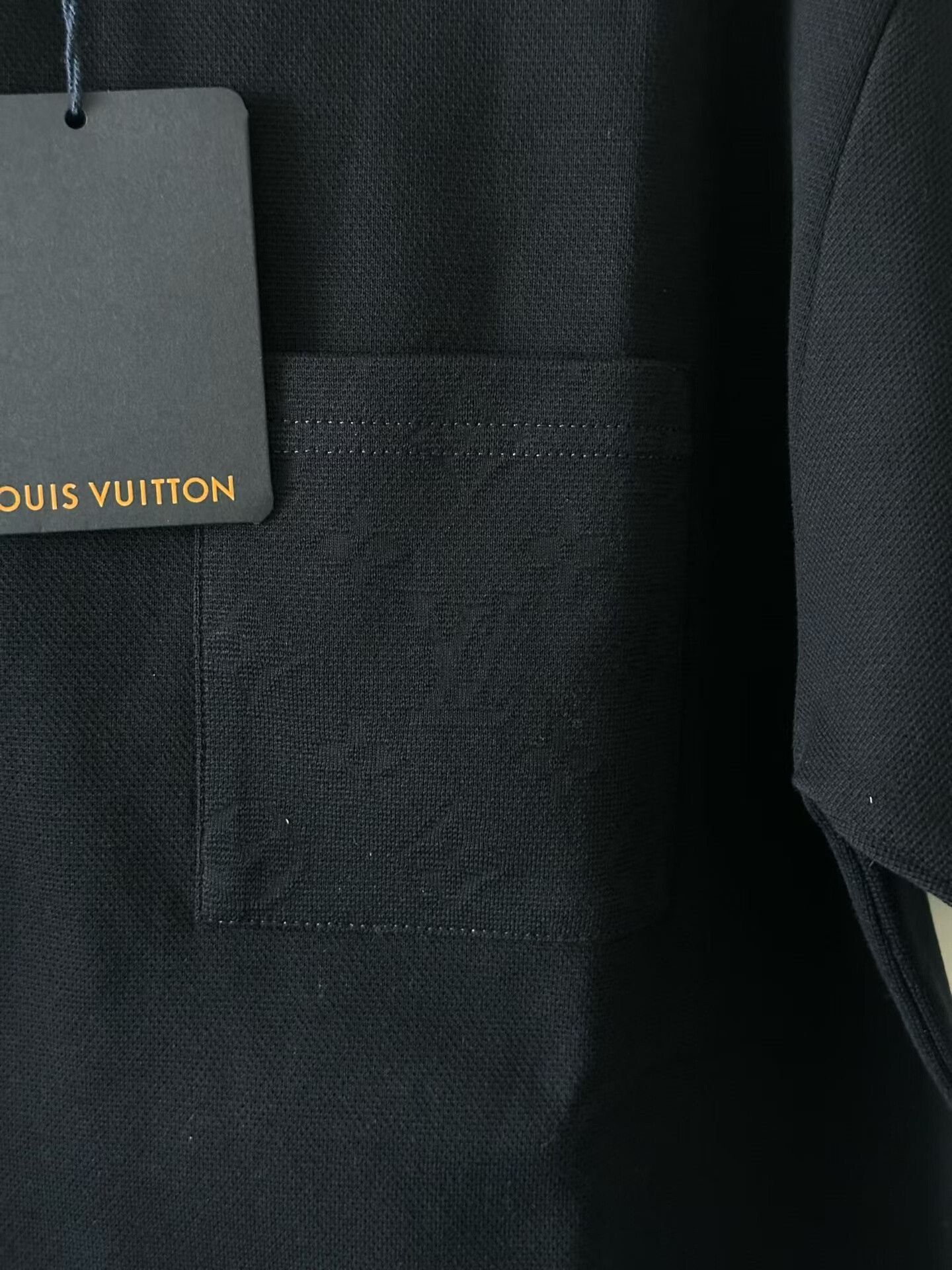 Louis Vuitton louis vuitton dark pattern short sleeve shirt Size US M / EU 48-50 / 2 - 5 Thumbnail