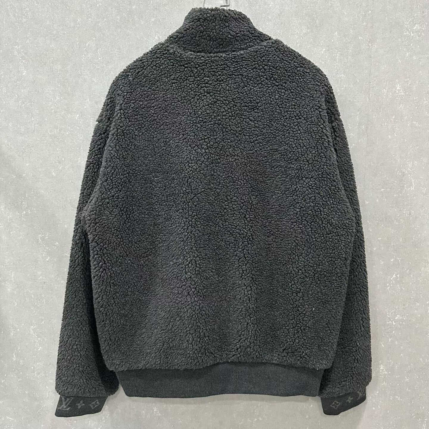 Louis Vuitton louis vuitton teddy fleece coat size xl Size US XL / EU 56 / 4 - 2 Thumbnail