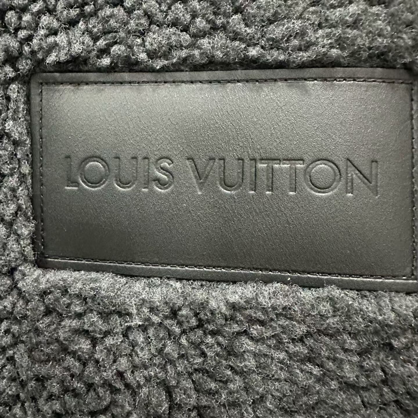 Louis Vuitton louis vuitton teddy fleece coat size xl Size US XL / EU 56 / 4 - 3 Thumbnail