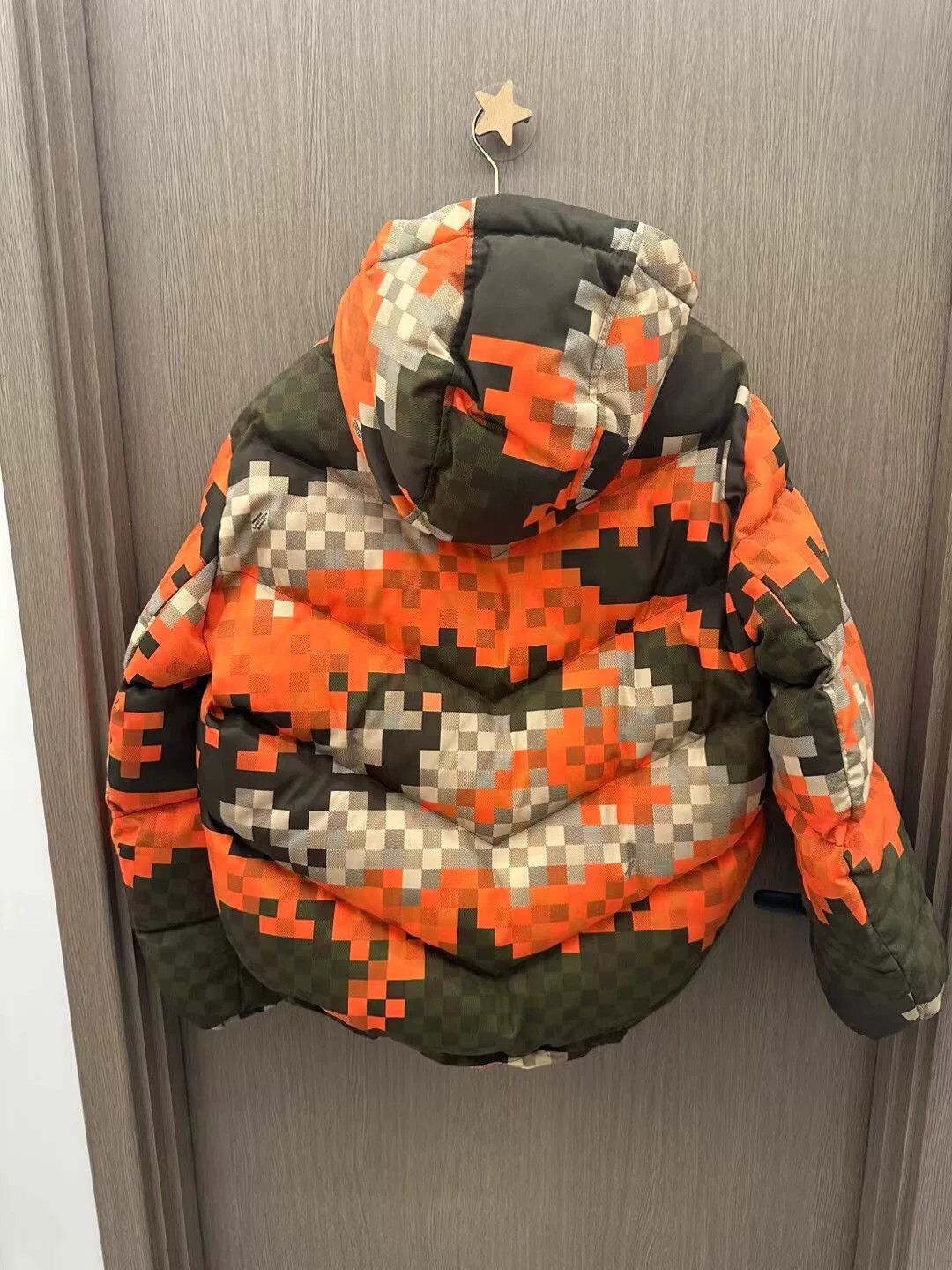 Louis Vuitton louis vuitton pixelated camouflage puffer jacket Size US L / EU 52-54 / 3 - 2 Thumbnail