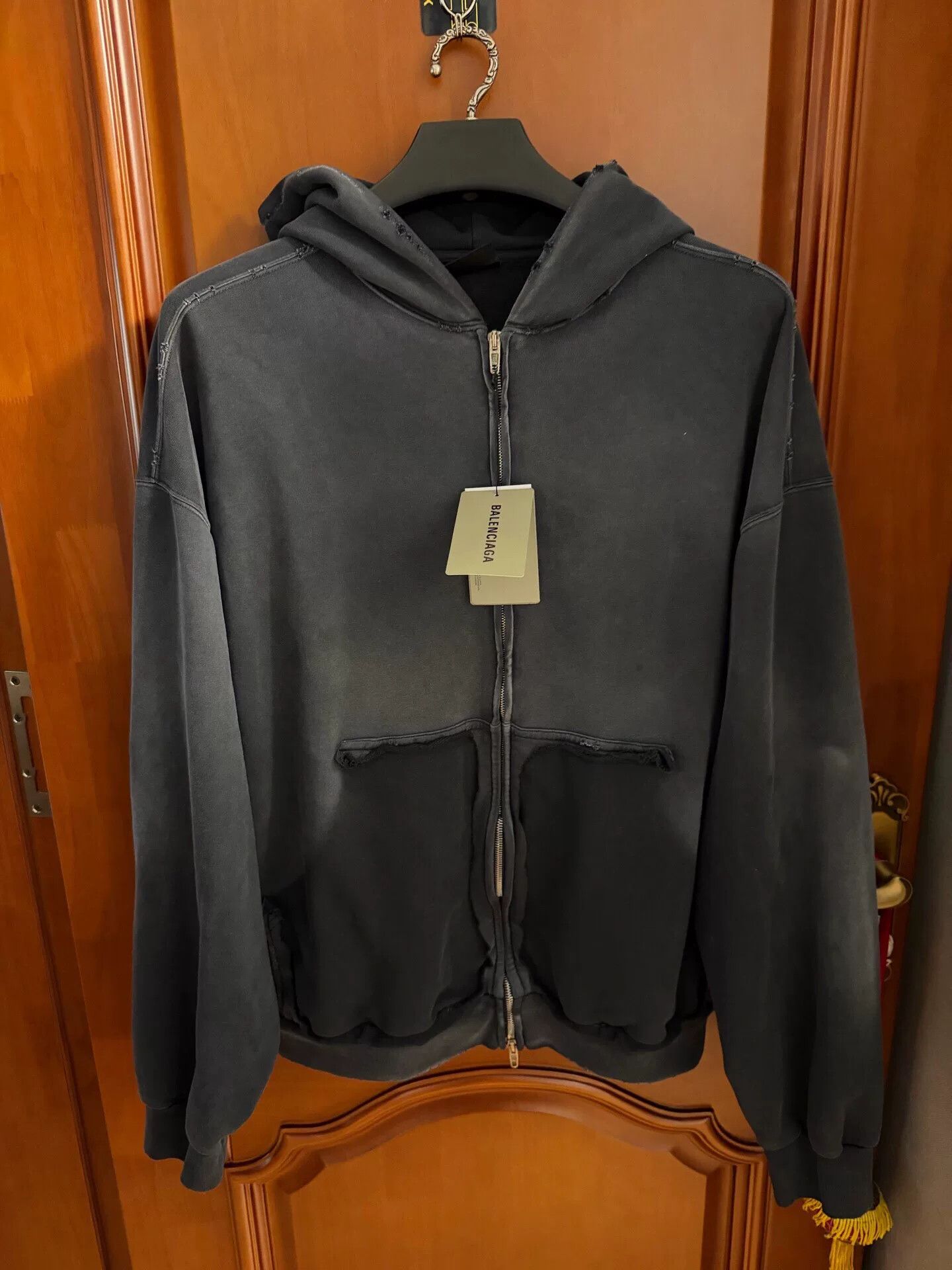 Balenciaga balenciaga black zip-up hoodie with tag Size US S / EU 44-46 / 1 - 2 Thumbnail
