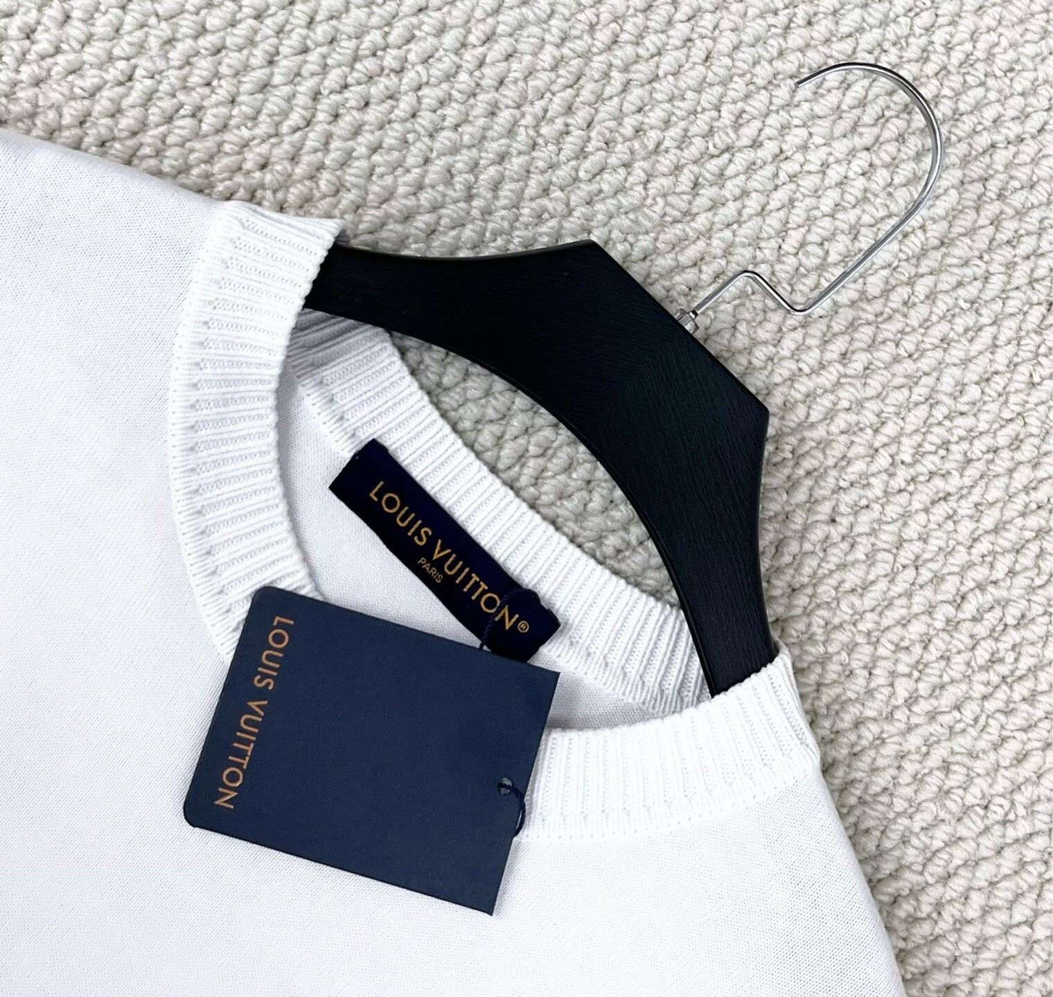Louis Vuitton louis vuitton white embroidered logo knit tee Size US L / EU 52-54 / 3 - 2 Thumbnail