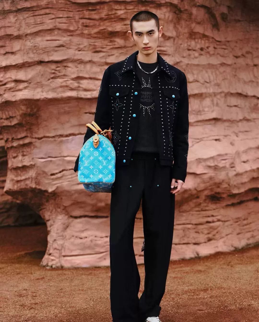 Louis Vuitton louis vuitton black studded denim jacket Size US L / EU 52-54 / 3 - 7 Thumbnail