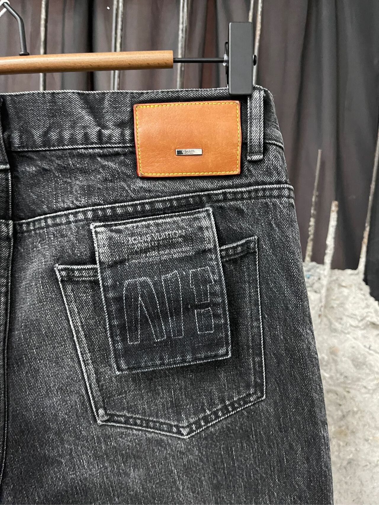 Louis Vuitton louis vuitton black denim jeans size 34 Size US 34 / EU 50 - 5 Thumbnail