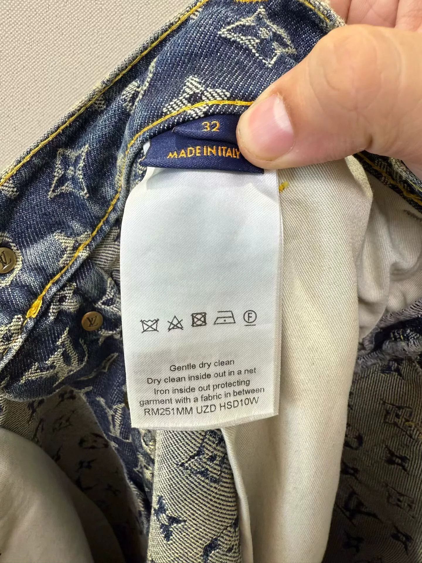 Louis Vuitton louis vuitton blue logo denim pants 32 Size US 32 / EU 48 - 3 Thumbnail