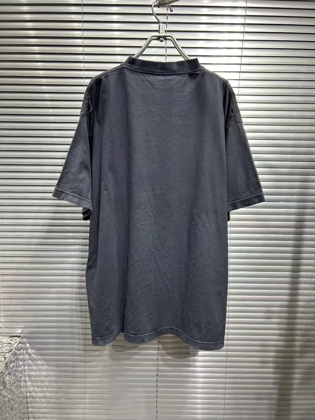 Balenciaga balenciaga black distressed short sleeve t-shirt Size US S / EU 44-46 / 1 - 2 Thumbnail