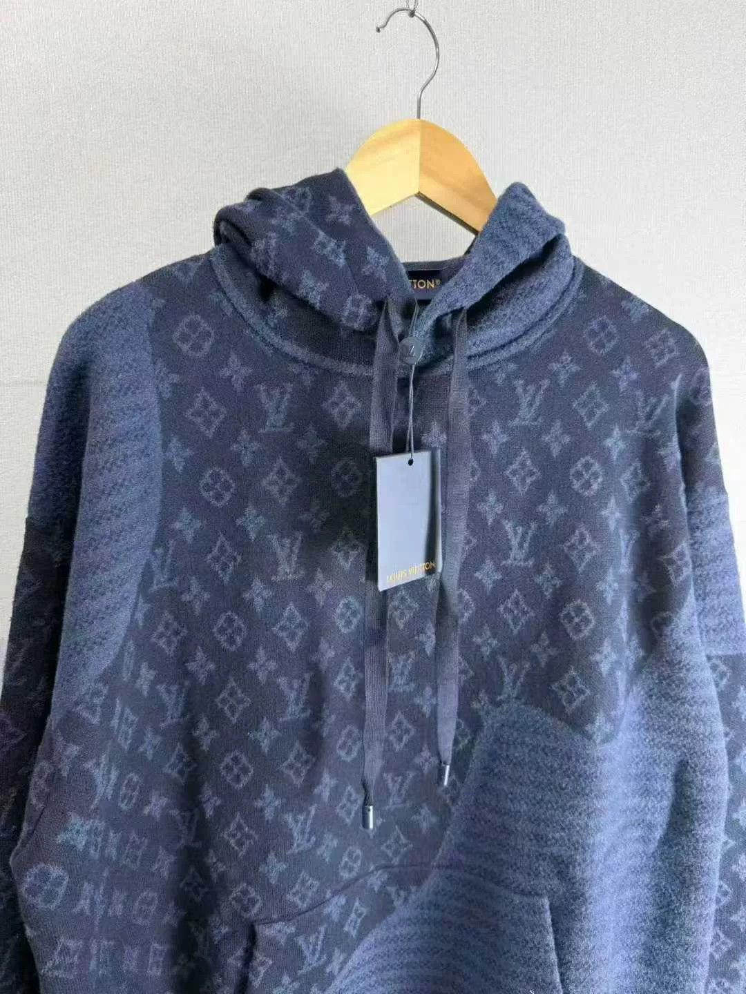 Louis Vuitton louis vuitton blue logo hooded sweatshirt Size US L / EU 52-54 / 3 - 2 Thumbnail