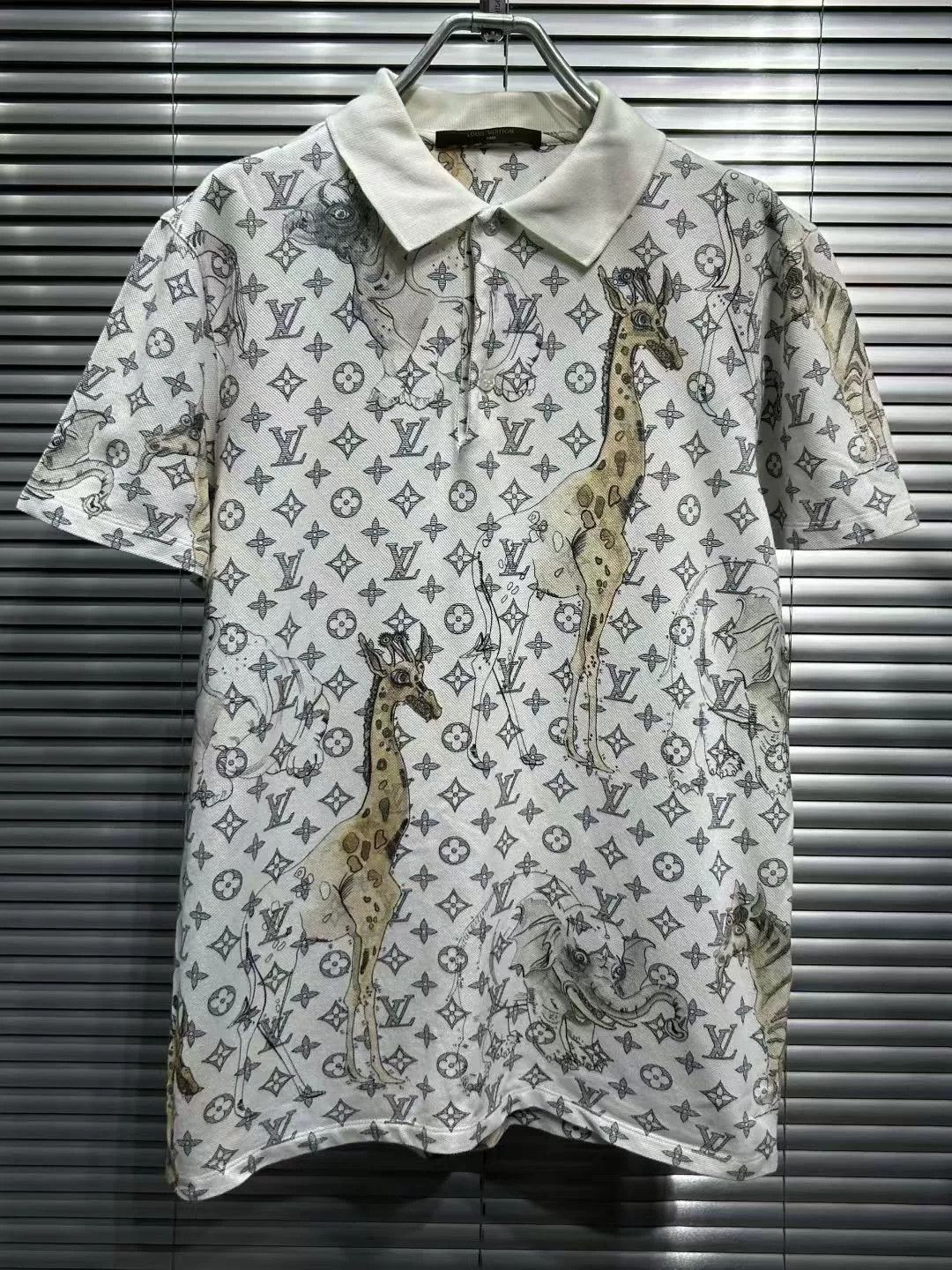 Louis Vuitton louis vuitton white animal print polo shirt Size US M / EU 48-50 / 2 - 3 Thumbnail