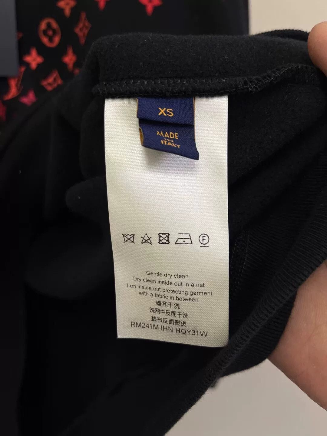 Louis Vuitton louis vuitton black embroidered logo sweatshirt Size US XS / EU 42 / 0 - 3 Thumbnail