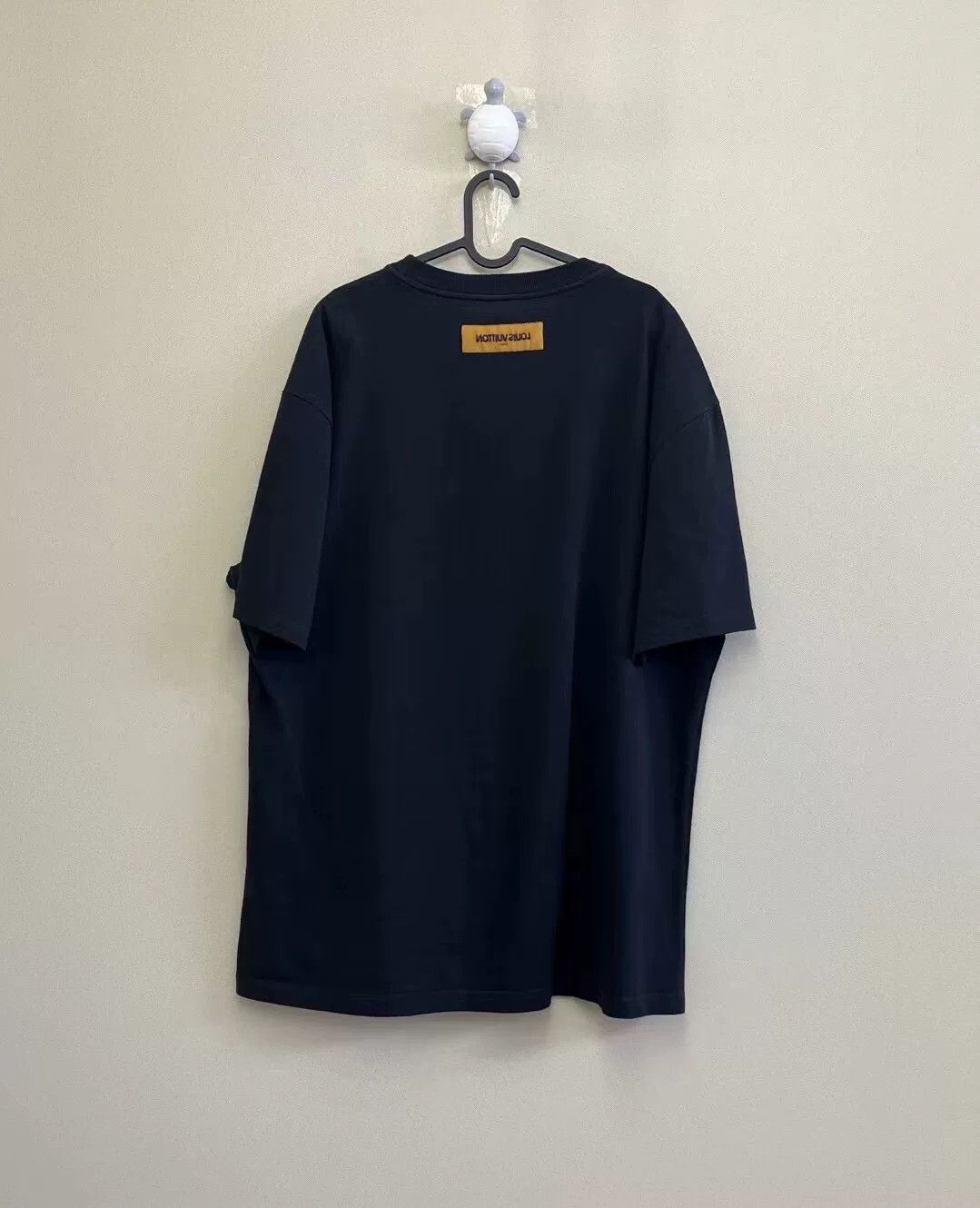 Louis Vuitton louis vuitton black embroidered short sleeve t-shirt Size US XXL / EU 58 / 5 - 4 Thumbnail