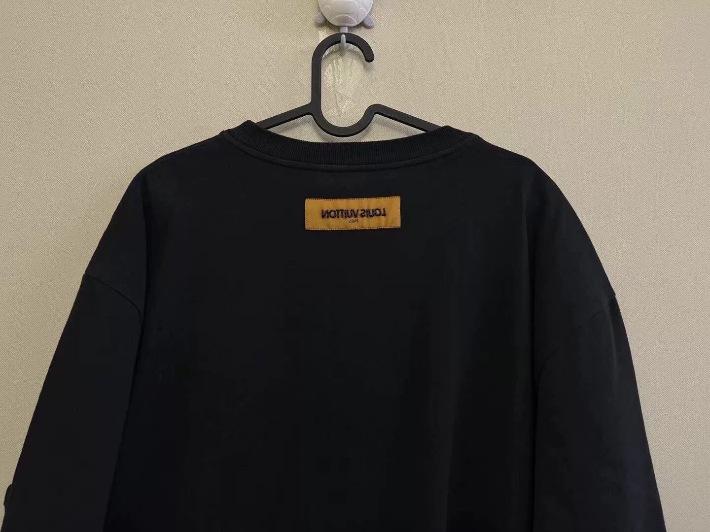 Louis Vuitton louis vuitton black embroidered short sleeve t-shirt Size US XXL / EU 58 / 5 - 5 Thumbnail