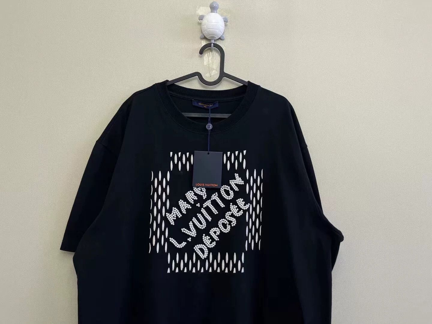 Louis Vuitton louis vuitton black embroidered short sleeve t-shirt Size US XXL / EU 58 / 5 - 2 Thumbnail