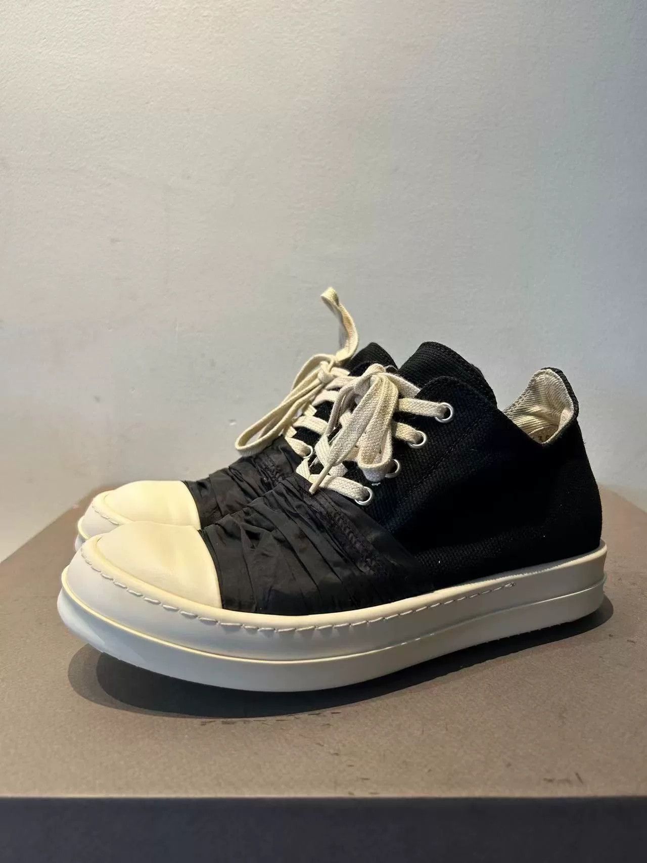 Rick Owens Rick Owens Black Silk Low-Top Sneakers Size US 6 / EU 39 - 2 Thumbnail