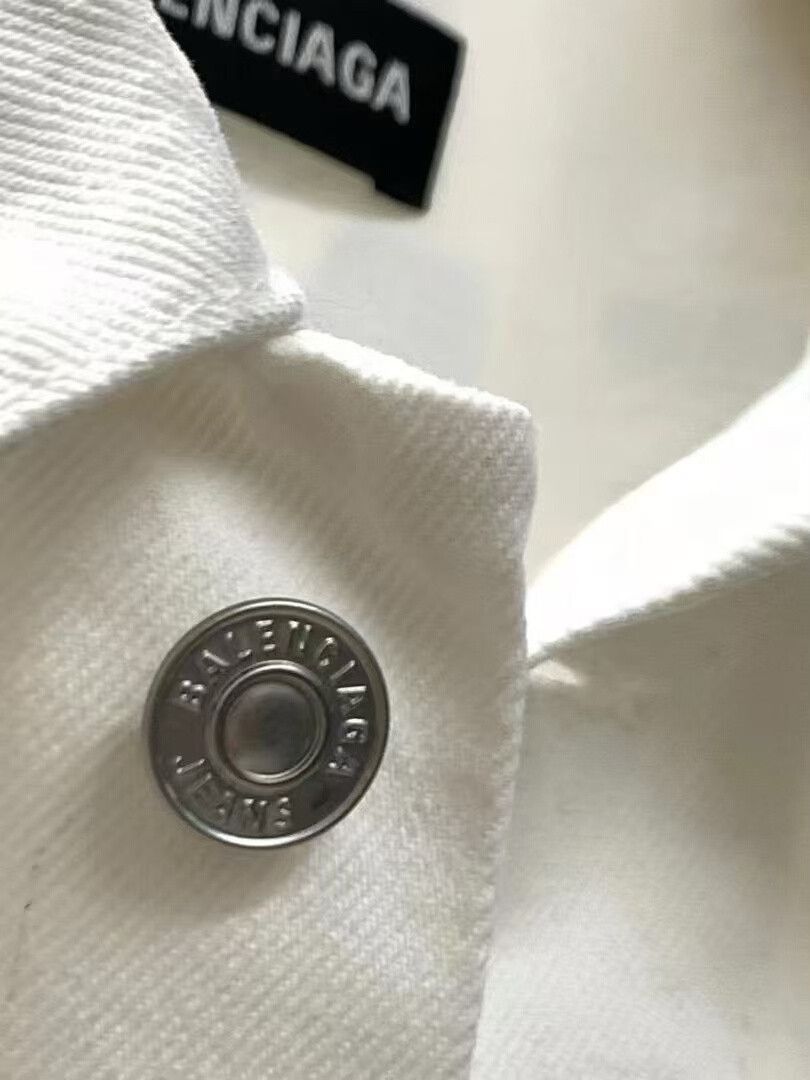 Balenciaga Balenciaga Logo Denim Jacket in White Size US M / EU 48-50 / 2 - 5 Thumbnail