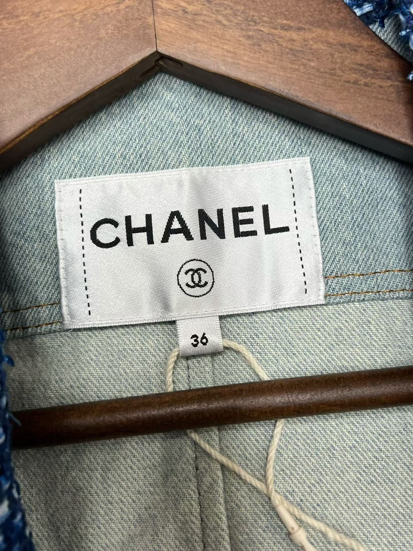 Chanel Chanel Denim Jacket for Women Size XS / US 0-2 / IT 36-38 - 3 Thumbnail