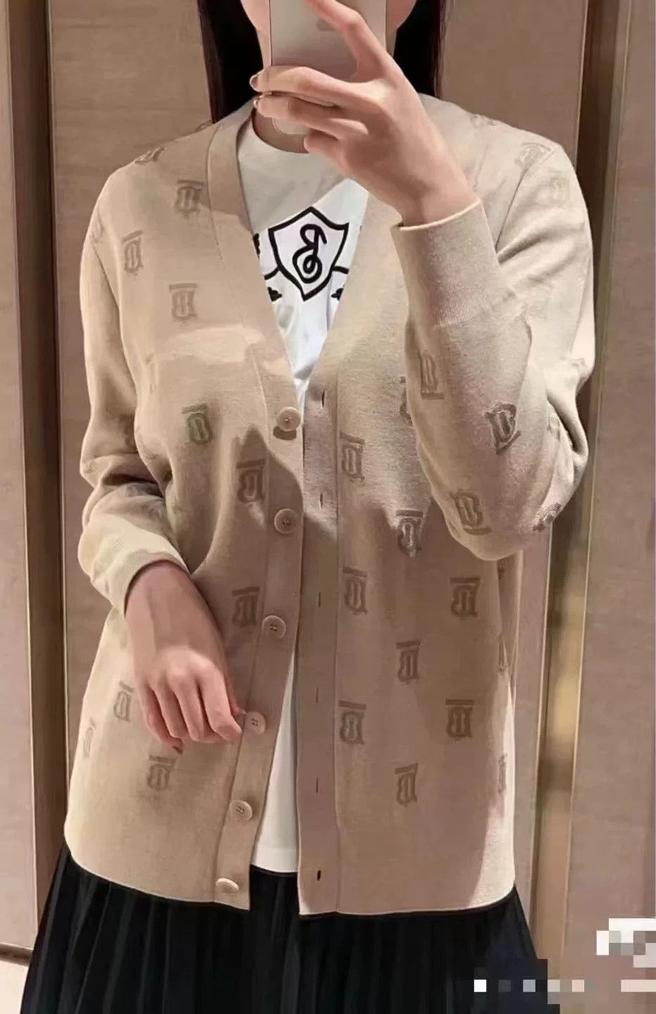 Burberry Burberry Logo Wool Knit Cardigan XXS Size XXS / US 00 / IT 34 - 5 Thumbnail